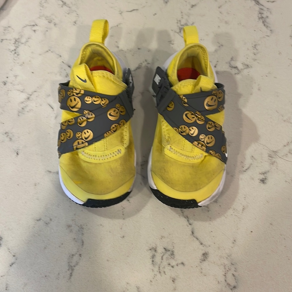 Nike flex advance toddle shoe